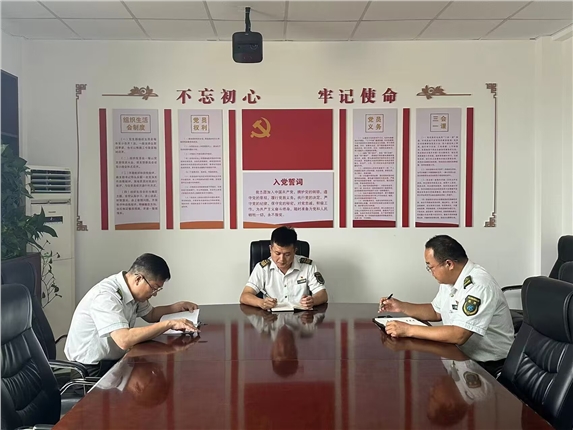 全体党员夏装照片.jpg 全体党员夏装照片.jpg